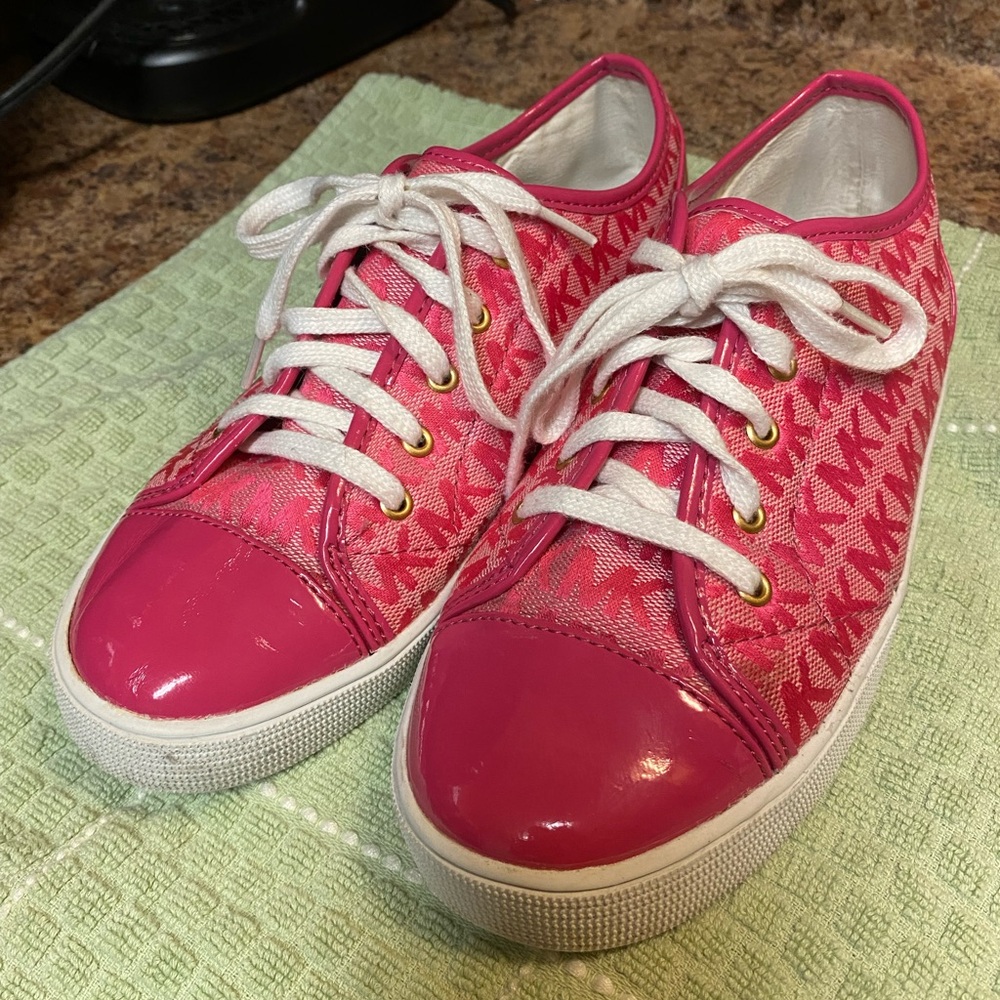 Michael Kors Girls size 5 Monogram Sneaker